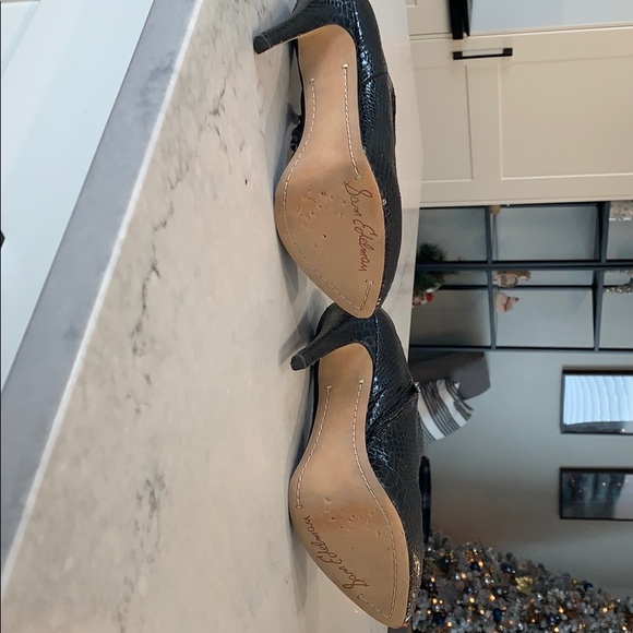 REMOVING ITEM FROM POSH ON APRIL 30 
Ankle Heels - Picture 4 of 7